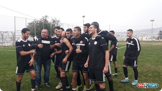 שחקני באקה חוגגים (דוניא גנטוס)